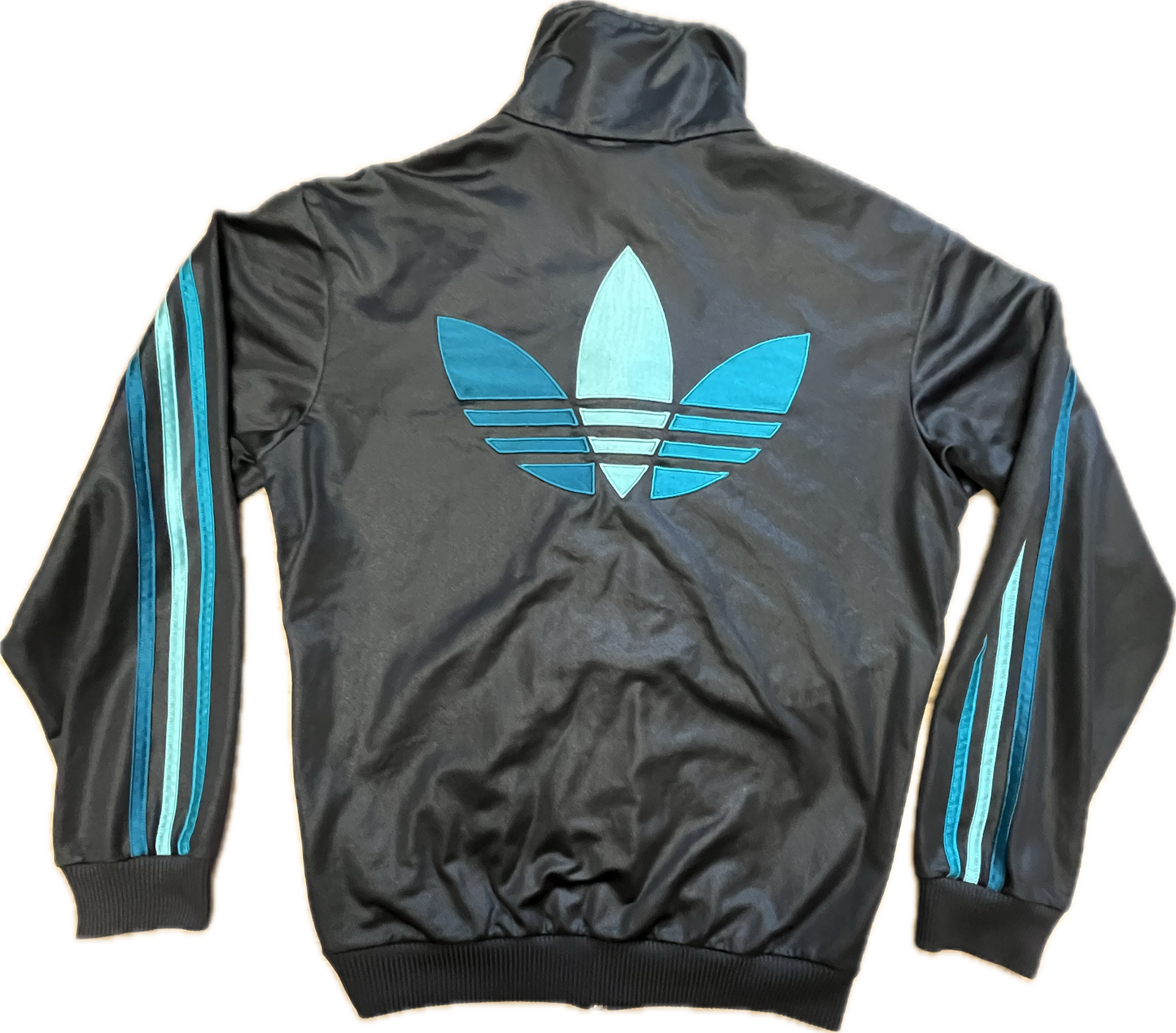 đ„ VESTE ADIDAS PETITE â CRĂME