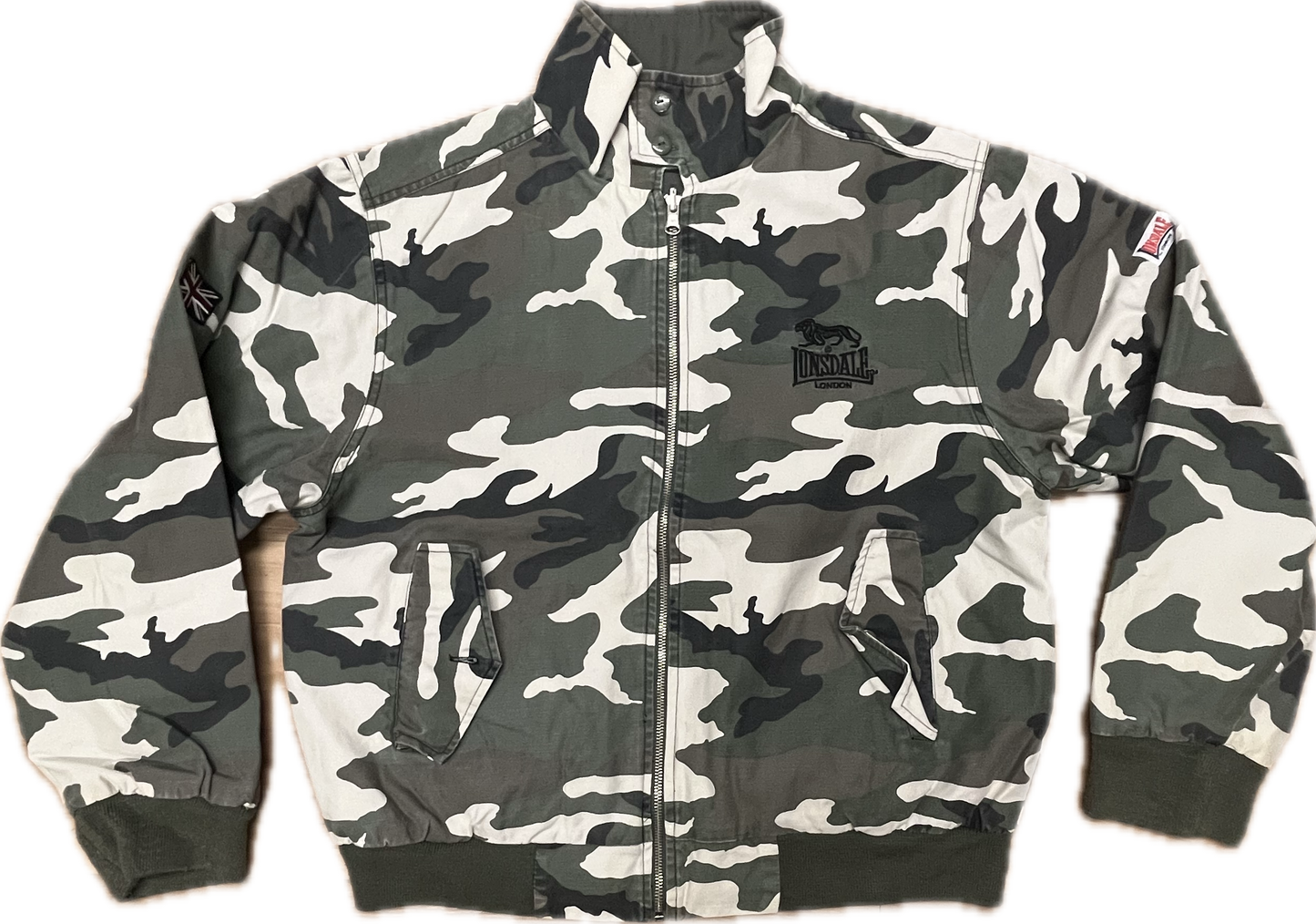 Lonsdale classic slim fit Harrington Jacket. Embroidered classic Lonsdale logo on the chest