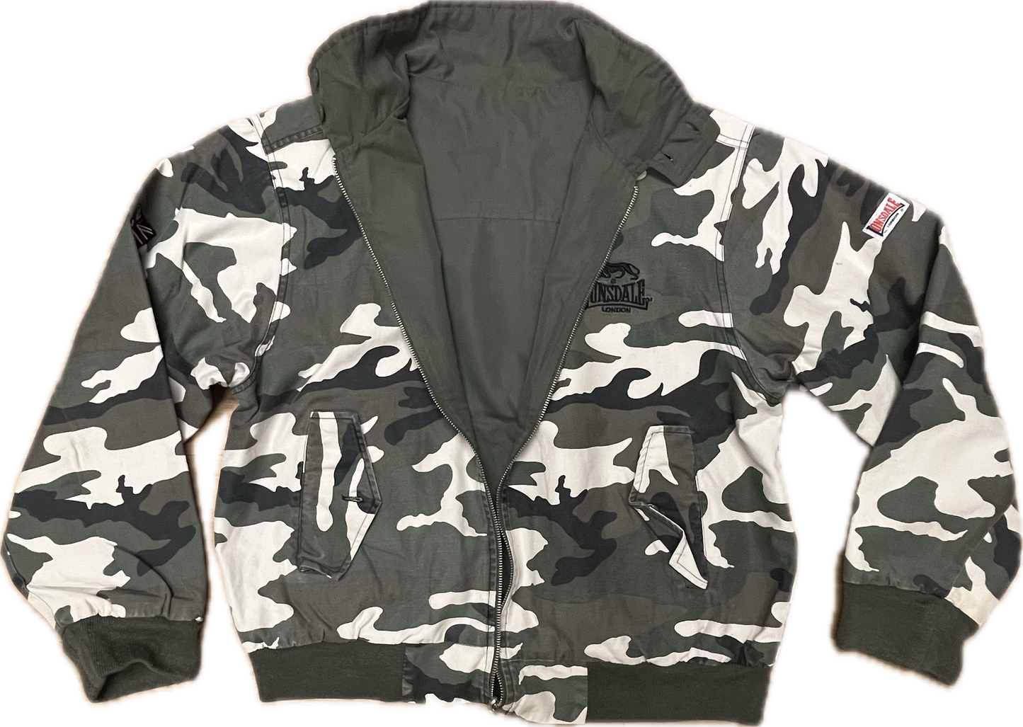 Lonsdale classic slim fit Harrington Jacket. Embroidered classic Lonsdale logo on the chest