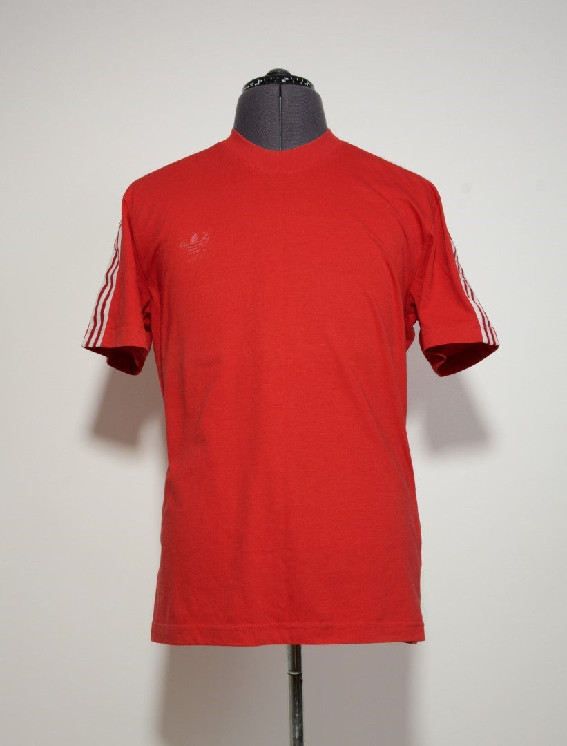 Vintage Adidas t-shirt red Medium