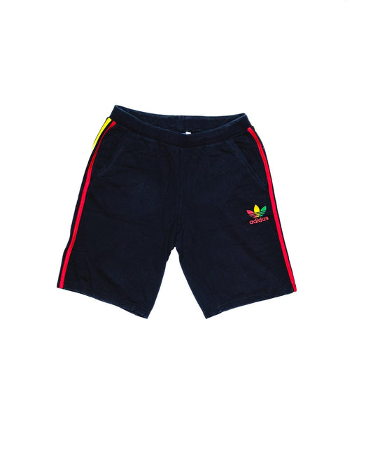 🔥 Adidas shorts in Black L