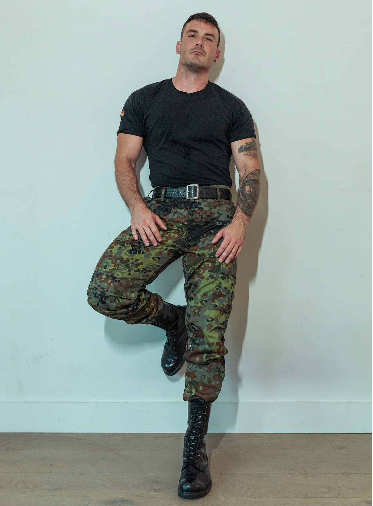 T-shirt militaire vintage original - Noir - avec drapeaux - Rare !