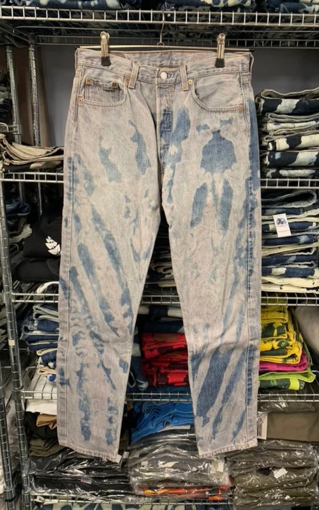 Levi's Blue Bleachers - 31" waist