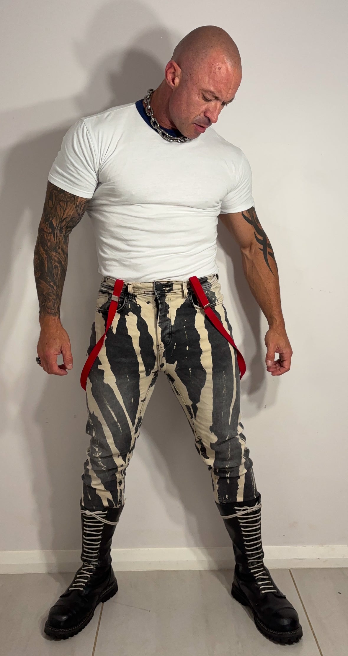 Skinny fit stretch denim bleachers black stone washed