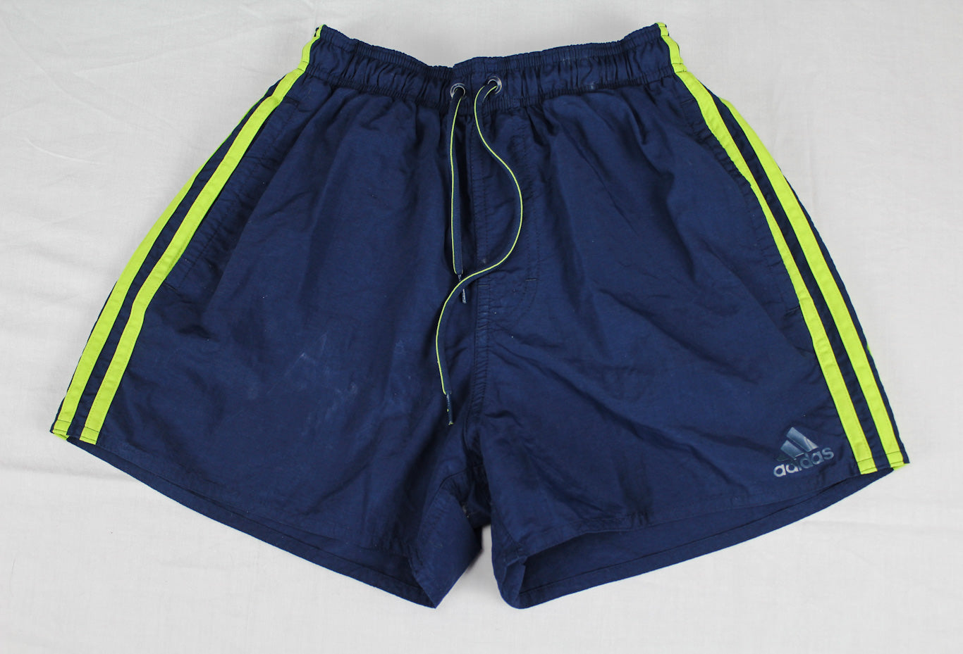 Adidas short de football en satin blanc S