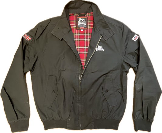 Lonsdale classic slim fit Harrington Jacket. Embroidered classic Lonsdale logo on the chest