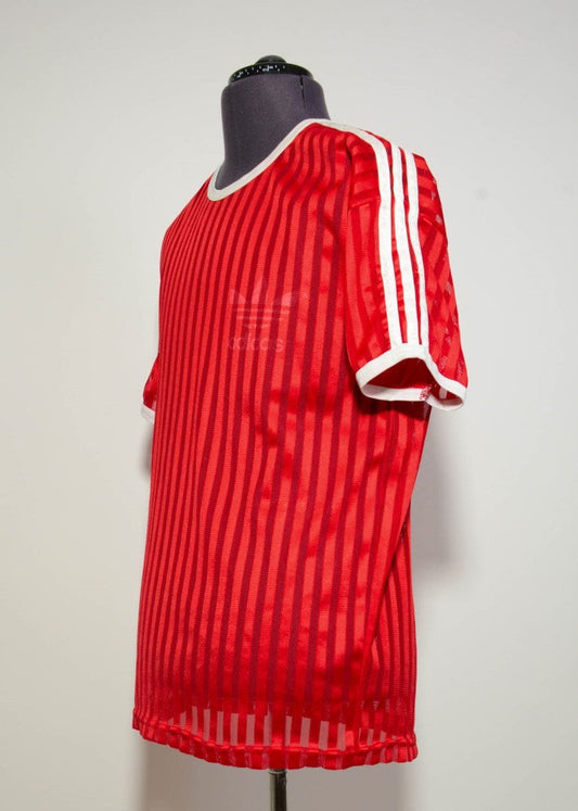 Vintage 80's Adidas t-shirt shiny red Medium